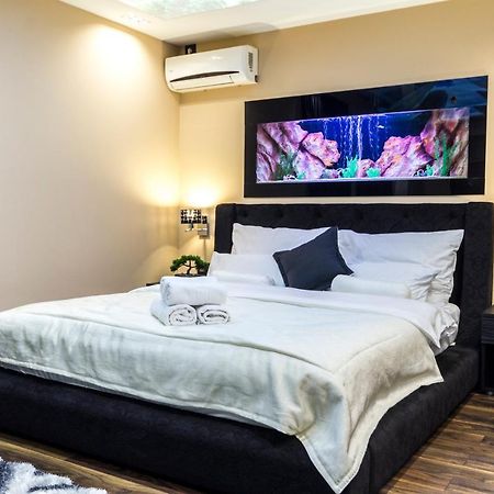 Madison Inn Suites - Wilson'S Square Белград Екстер'єр фото